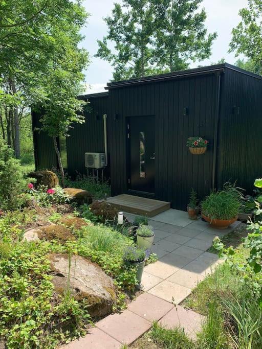 Small Cozy 3-Room House With Terrace & Large Garden Ilmandu Exterior photo